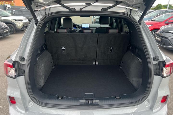 Grå Ford Kuga fra 2024