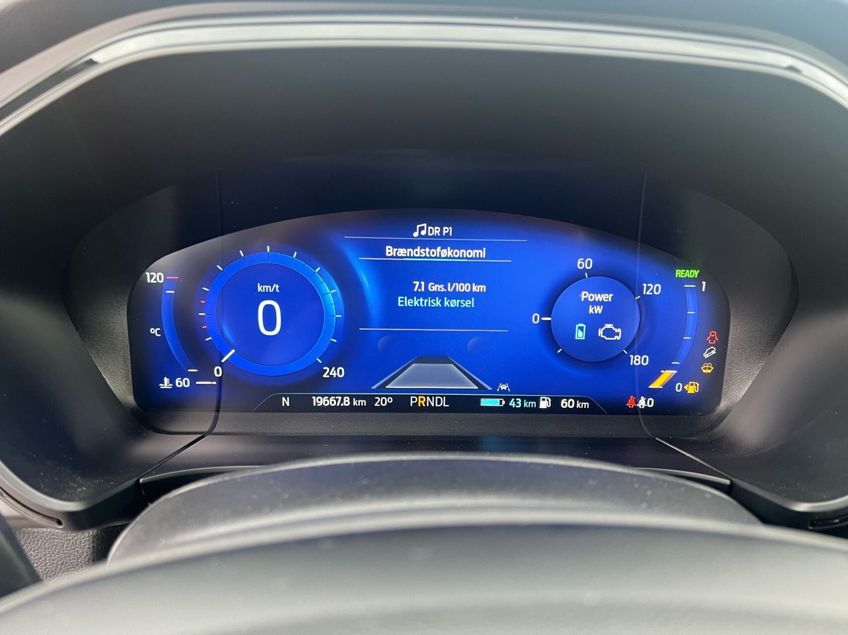 Grå Ford Kuga fra 2024