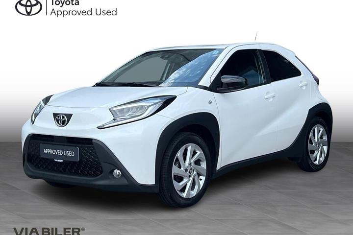 Hvid Toyota Aygo X fra 2023 set udefra