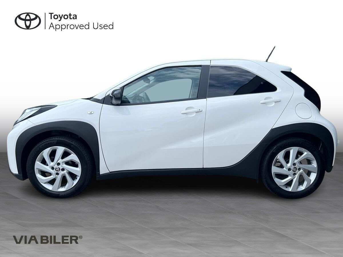 Hvid Toyota Aygo X fra 2023