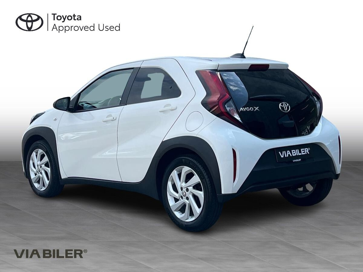 Hvid Toyota Aygo X fra 2023