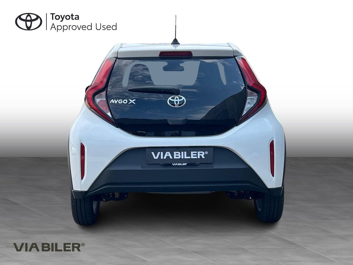 Hvid Toyota Aygo X fra 2023
