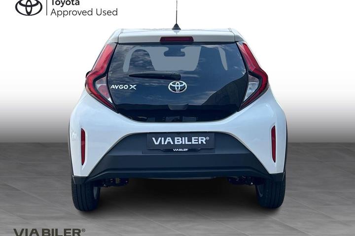 Hvid Toyota Aygo X fra 2023