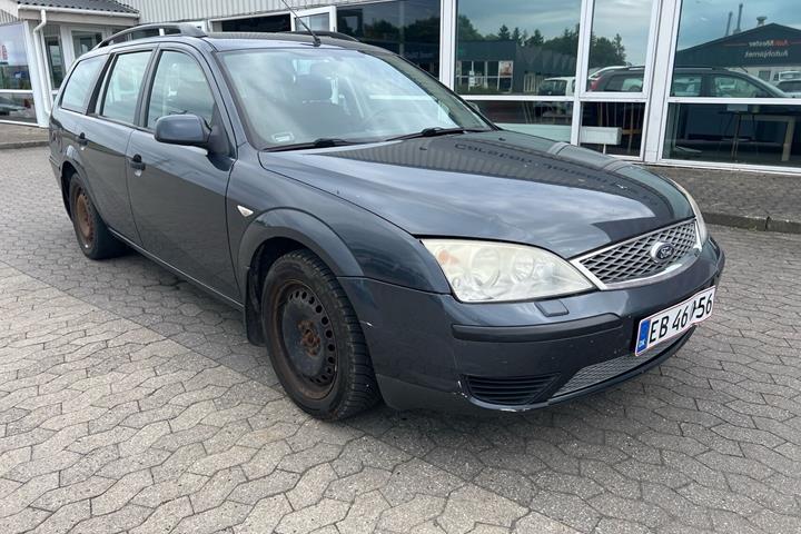 Grå Ford Mondeo fra 2007 set udefra