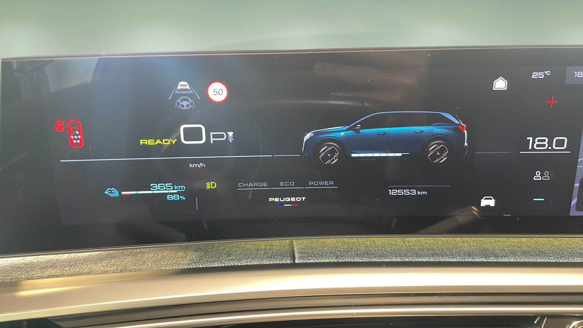 Blå Peugeot e-5008 fra 2025