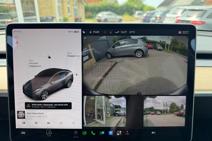 Grå Tesla Model Y fra 2021