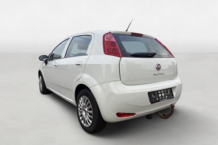 Grøn Fiat Punto fra 2015