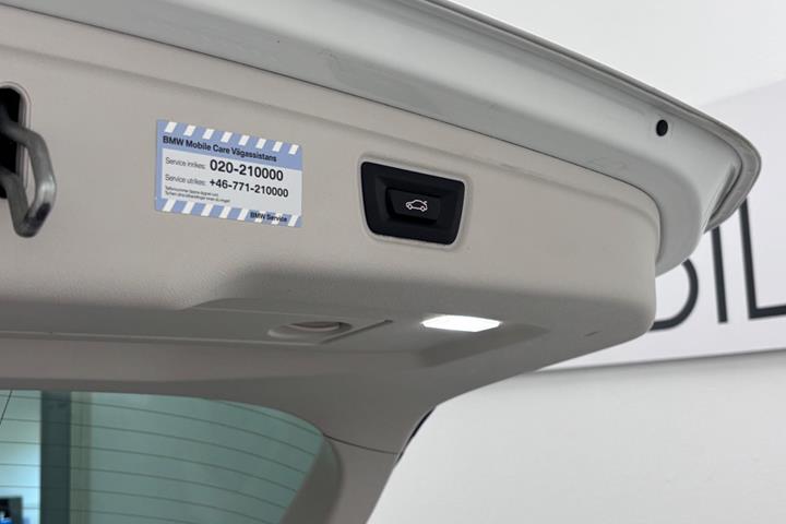 Hvid BMW 330e fra 2020