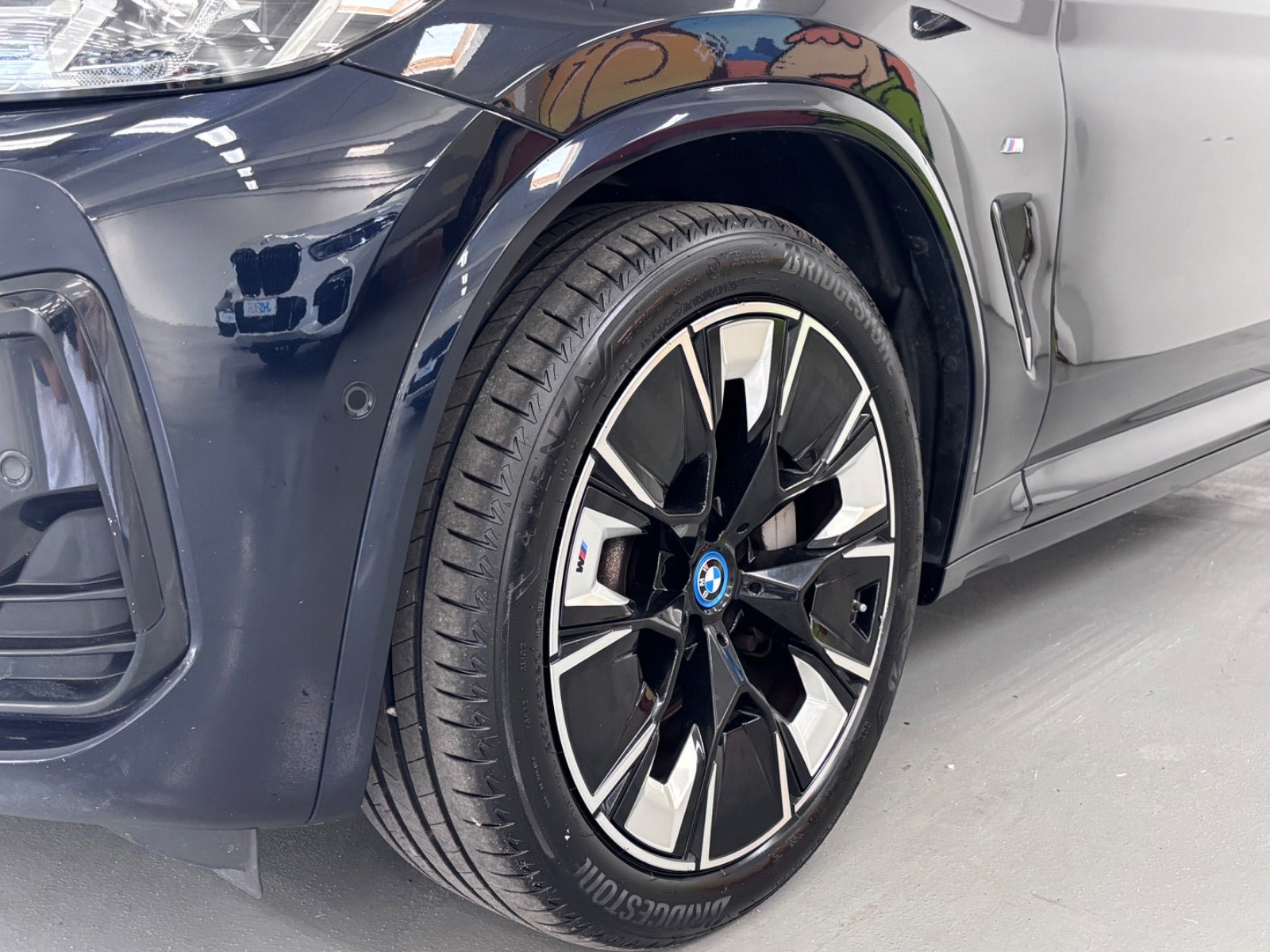 Blå BMW iX3 fra 2022