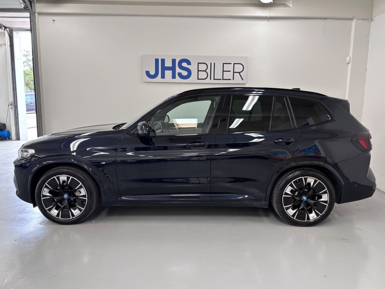 Blå BMW iX3 fra 2022