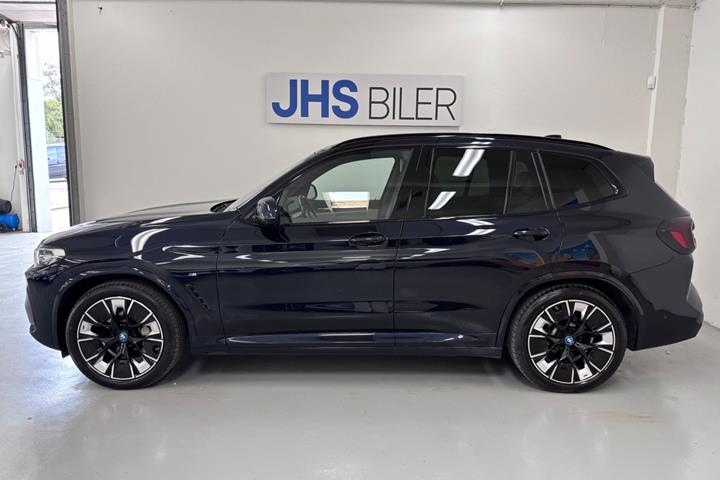 Blå BMW iX3 fra 2022