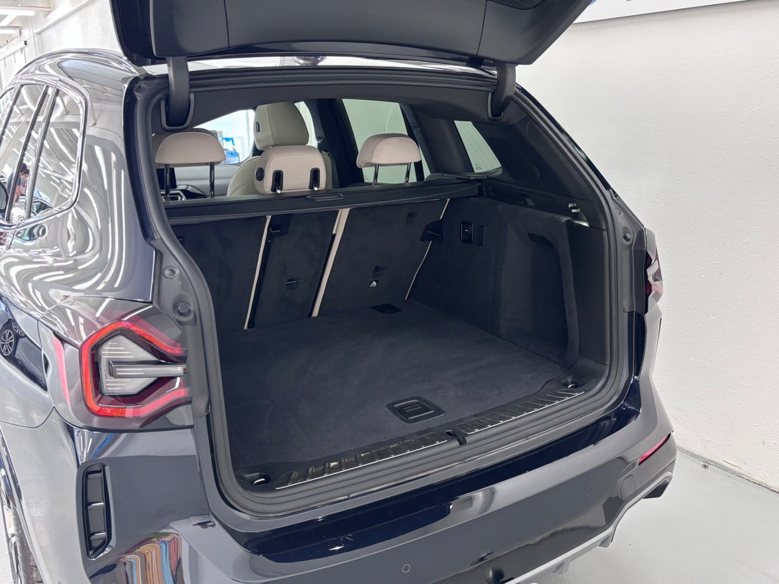 Blå BMW iX3 fra 2022