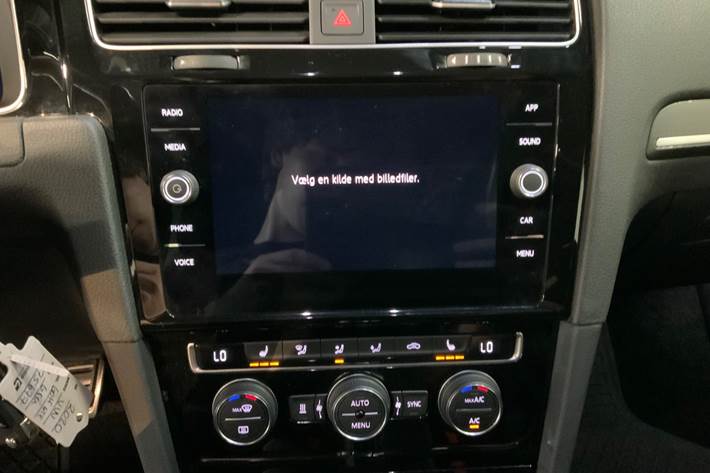 Grå VW Golf VII fra 2020