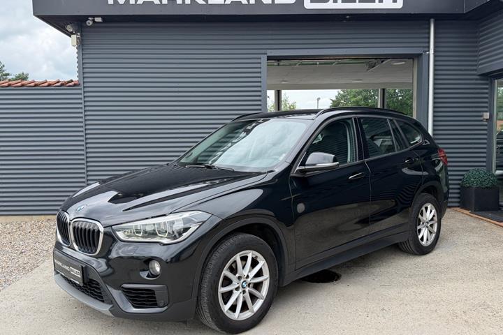 Sort BMW X1 fra 2019 set udefra