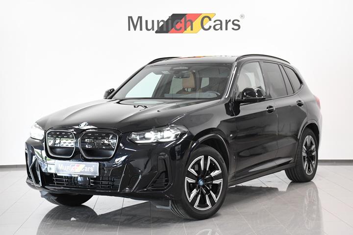 Sort BMW iX3 fra 2024 set udefra