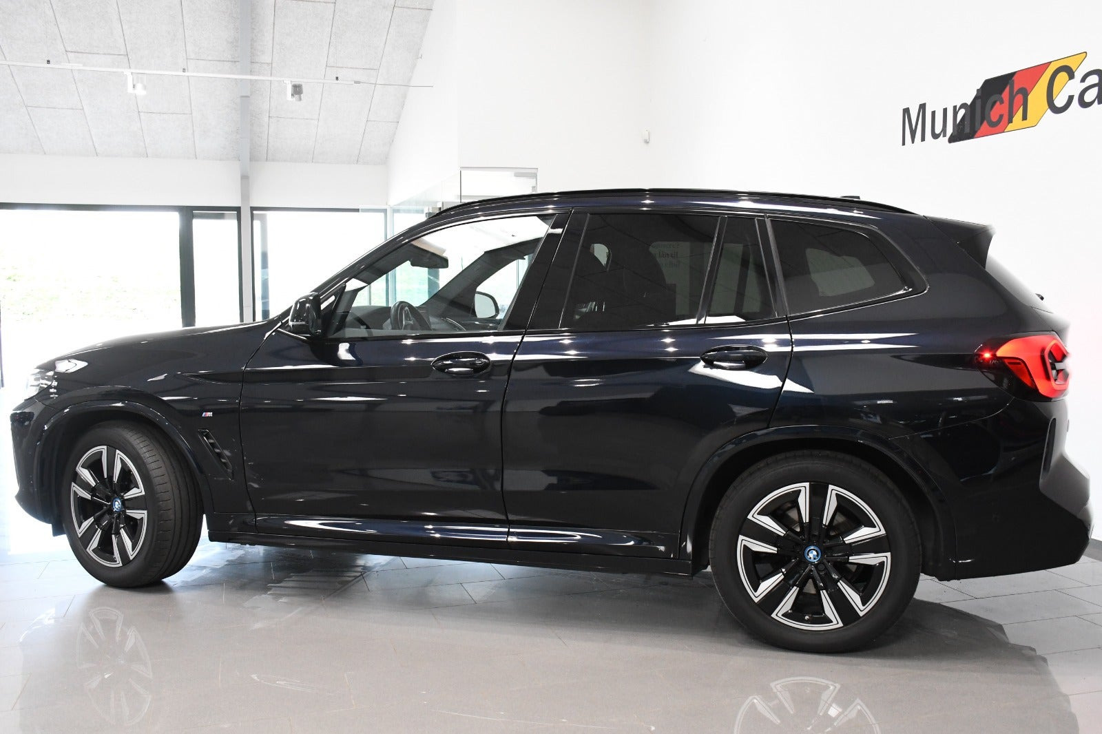 Sort BMW iX3 fra 2024