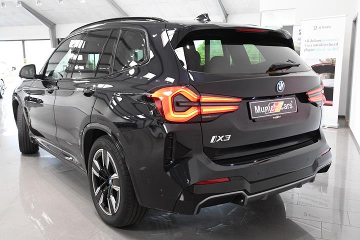 Sort BMW iX3 fra 2024