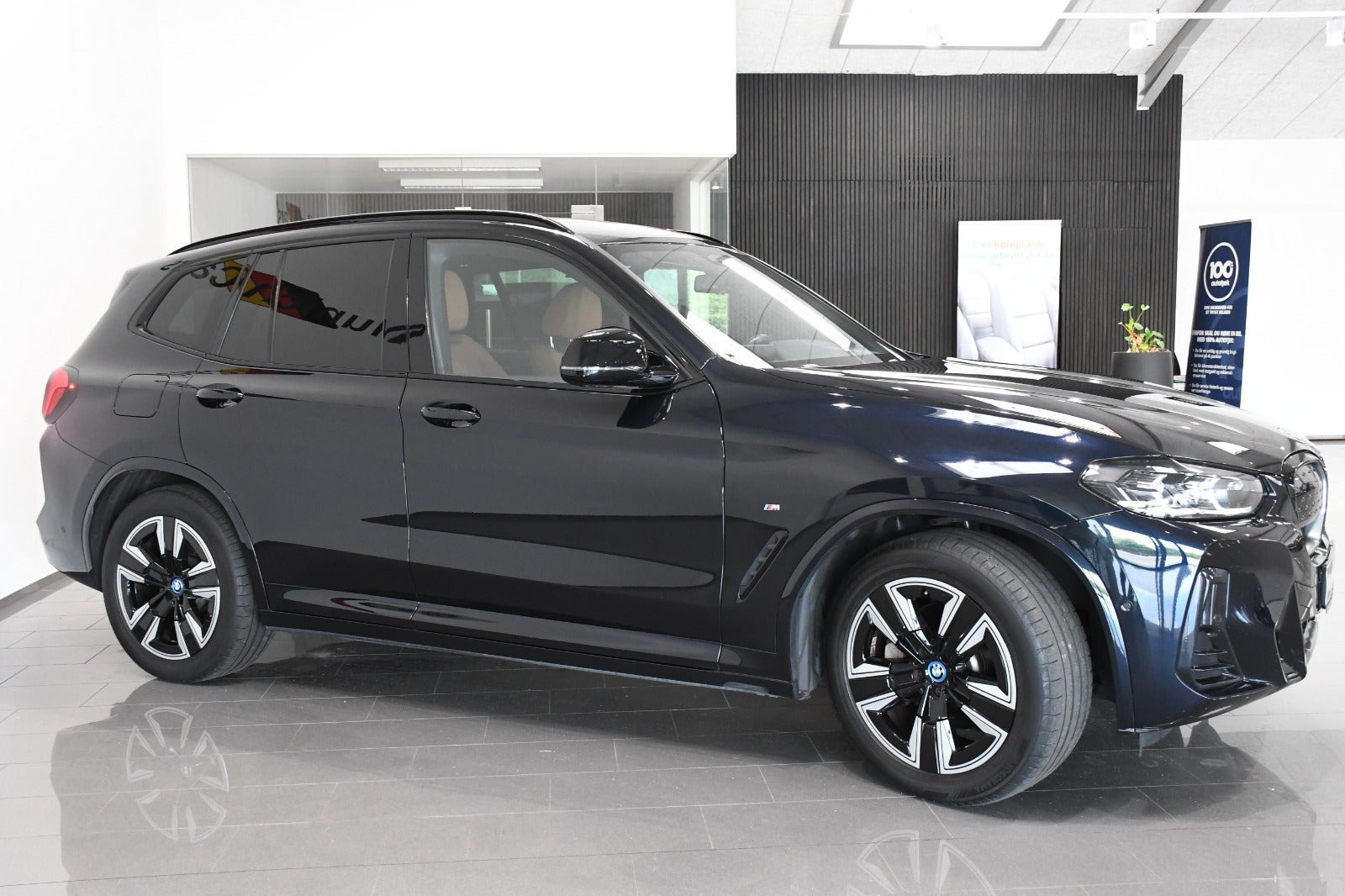 Sort BMW iX3 fra 2024