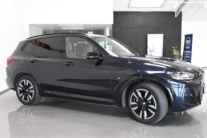 Sort BMW iX3 fra 2024