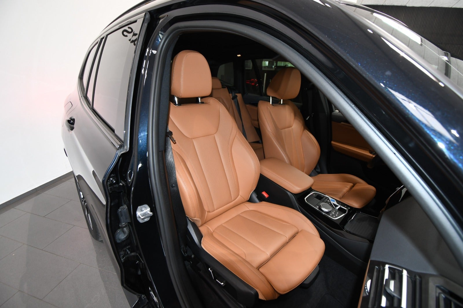 Sort BMW iX3 fra 2024