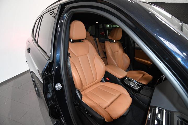 Sort BMW iX3 fra 2024