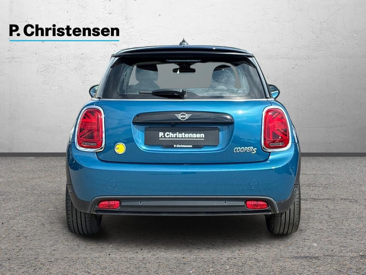 Blå Mini Cooper SE fra 2023