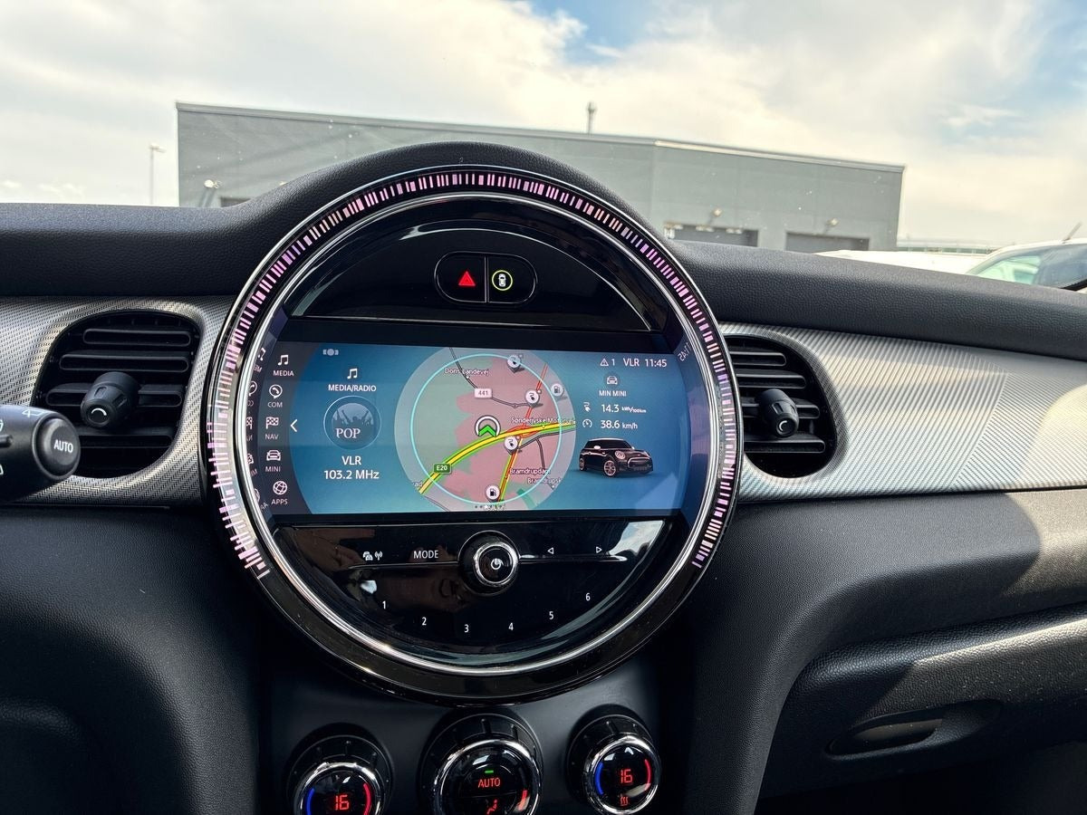 Blå Mini Cooper SE fra 2023