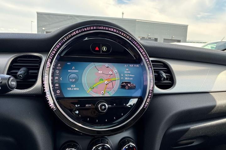 Blå Mini Cooper SE fra 2023