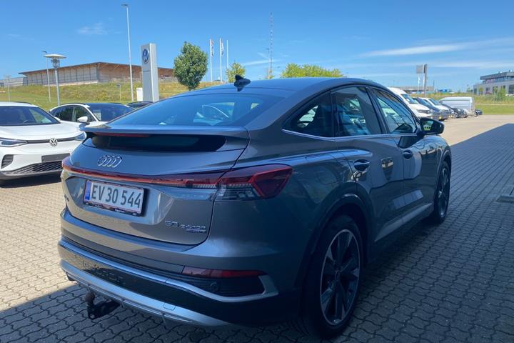 Grå Audi Q4 e-tron fra 2023