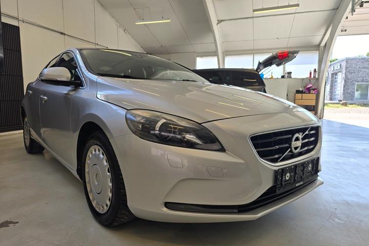 Sølv Volvo V40 fra 2013