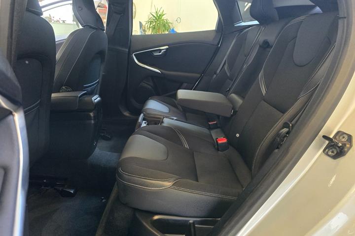 Sølv Volvo V40 fra 2013