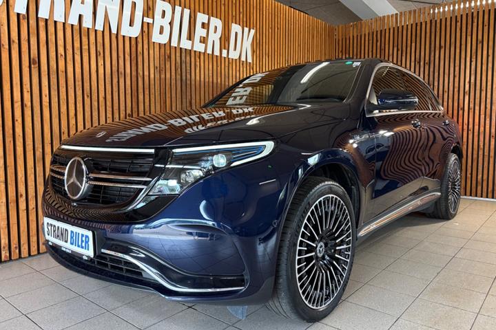 Blå Mercedes EQC400 fra 2022 set udefra