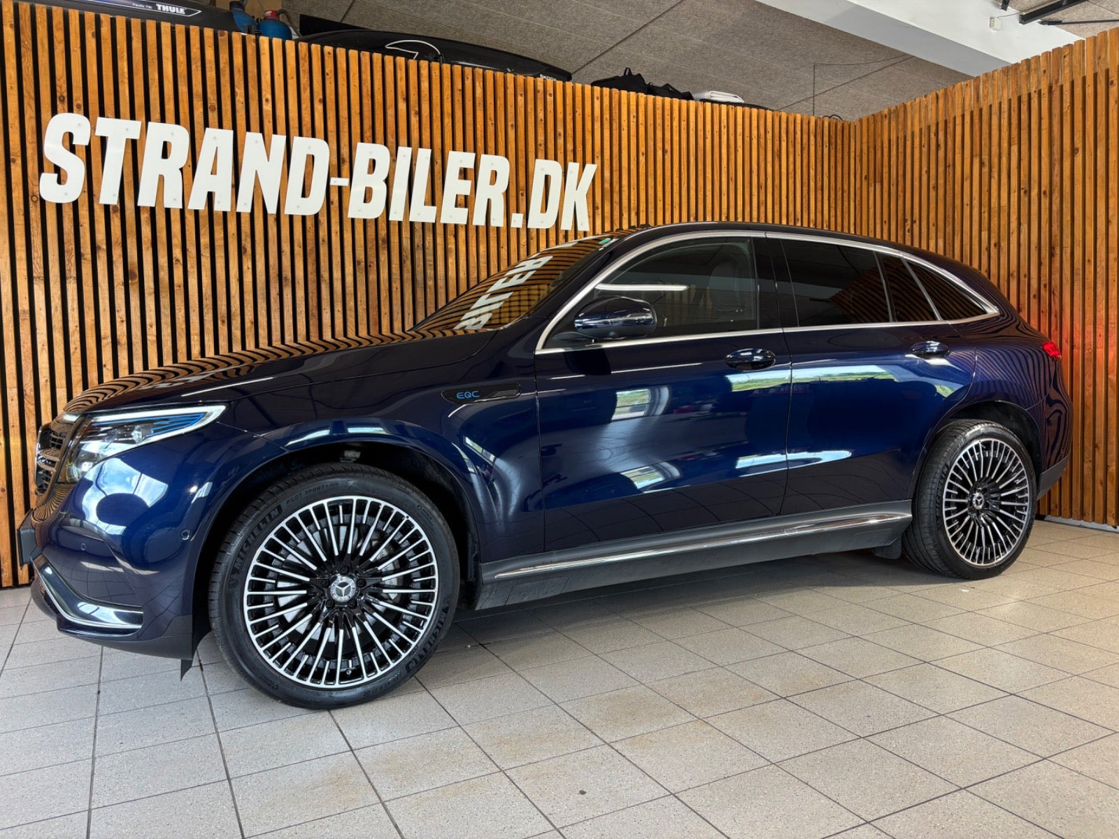 Blå Mercedes EQC400 fra 2022