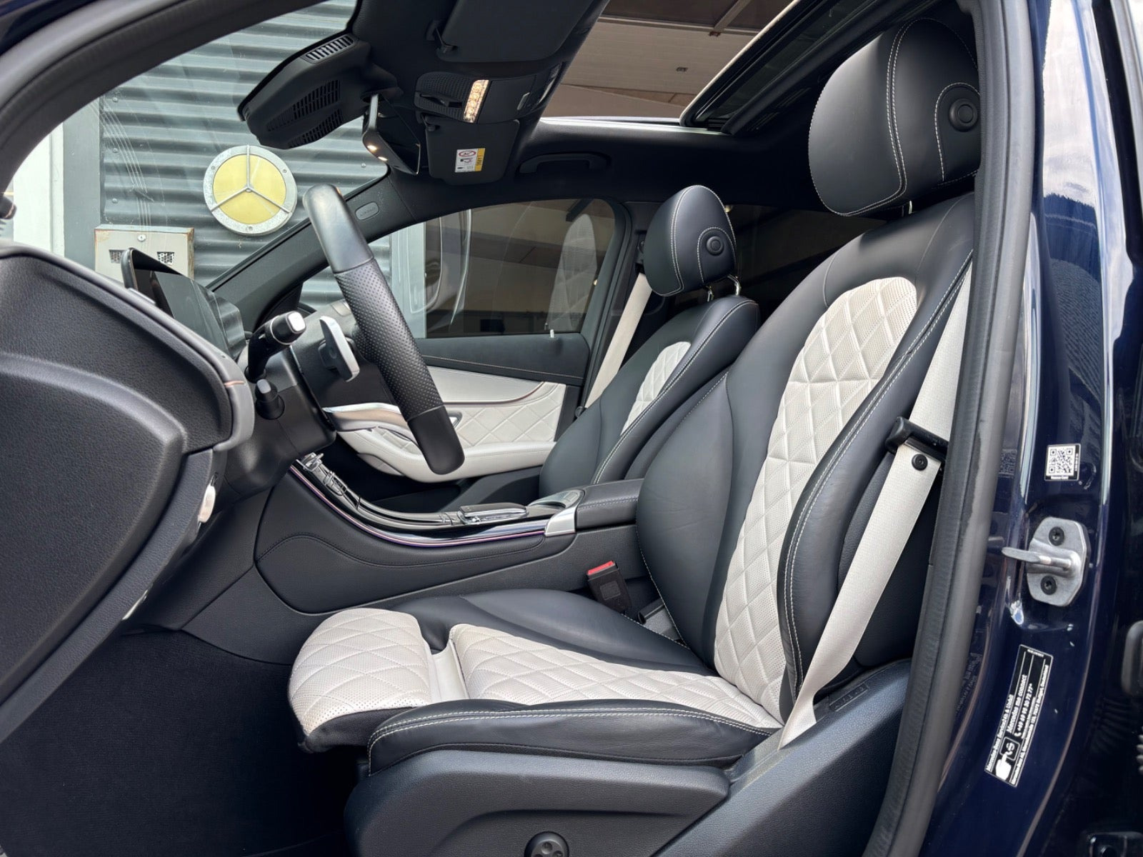 Blå Mercedes EQC400 fra 2022