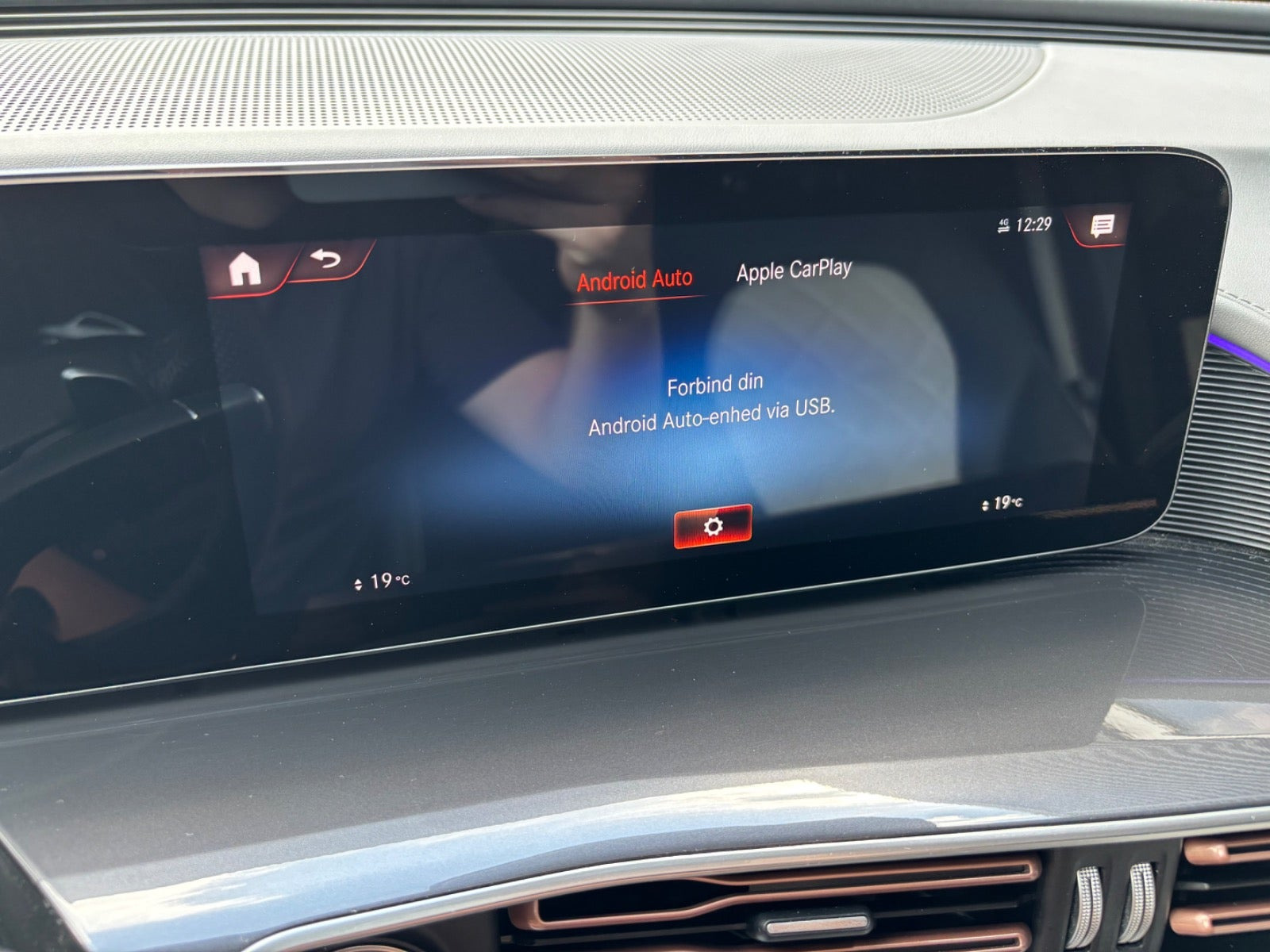 Blå Mercedes EQC400 fra 2022