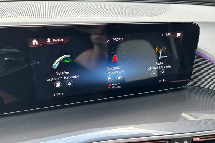 Blå Mercedes EQC400 fra 2022