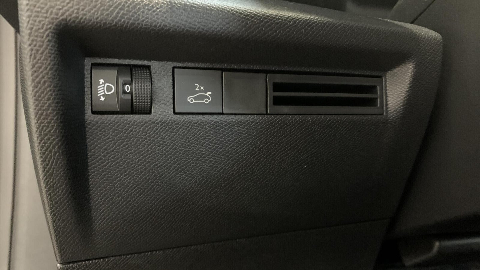 Blå Citroën ë-C4 X fra 2025