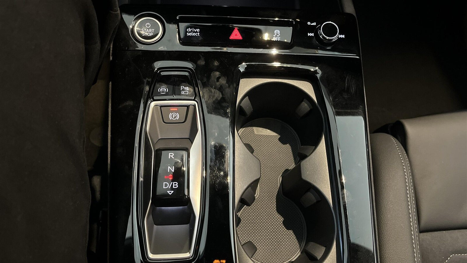 Grå Audi A6 e-tron fra 2026