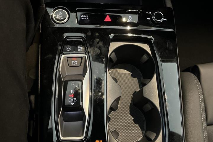 Grå Audi A6 e-tron fra 2026