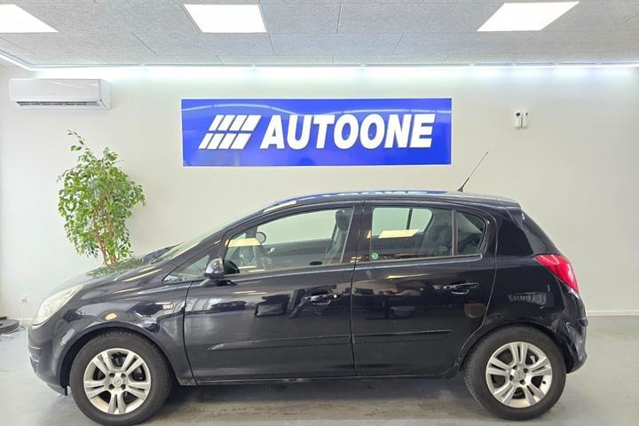 Sort Opel Corsa fra 2006