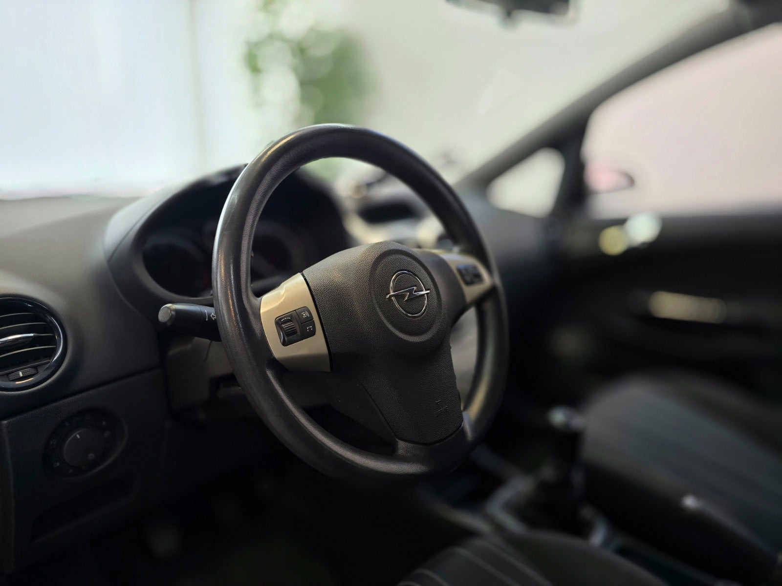 Sort Opel Corsa fra 2006