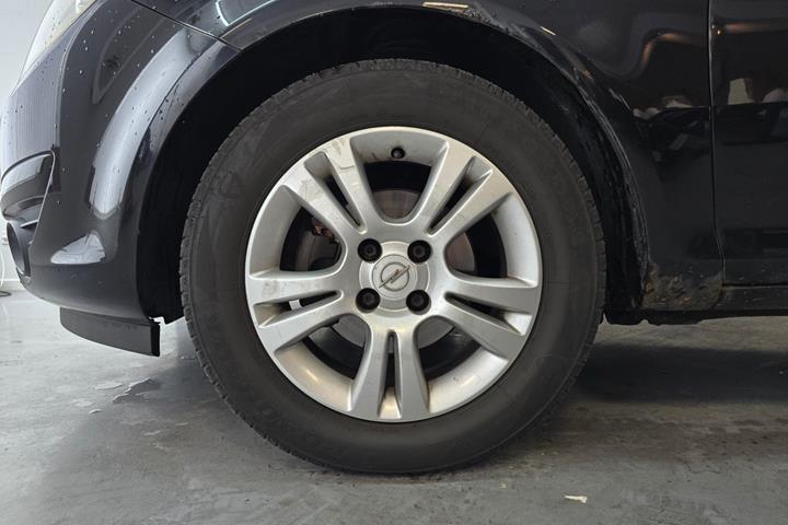 Sort Opel Corsa fra 2006