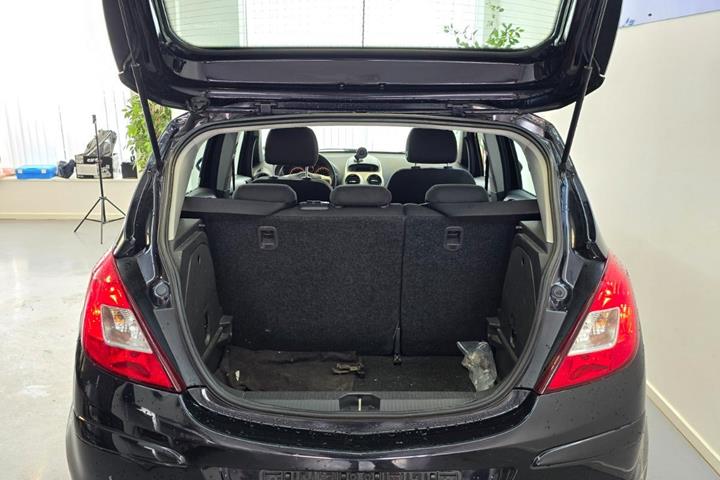 Sort Opel Corsa fra 2006