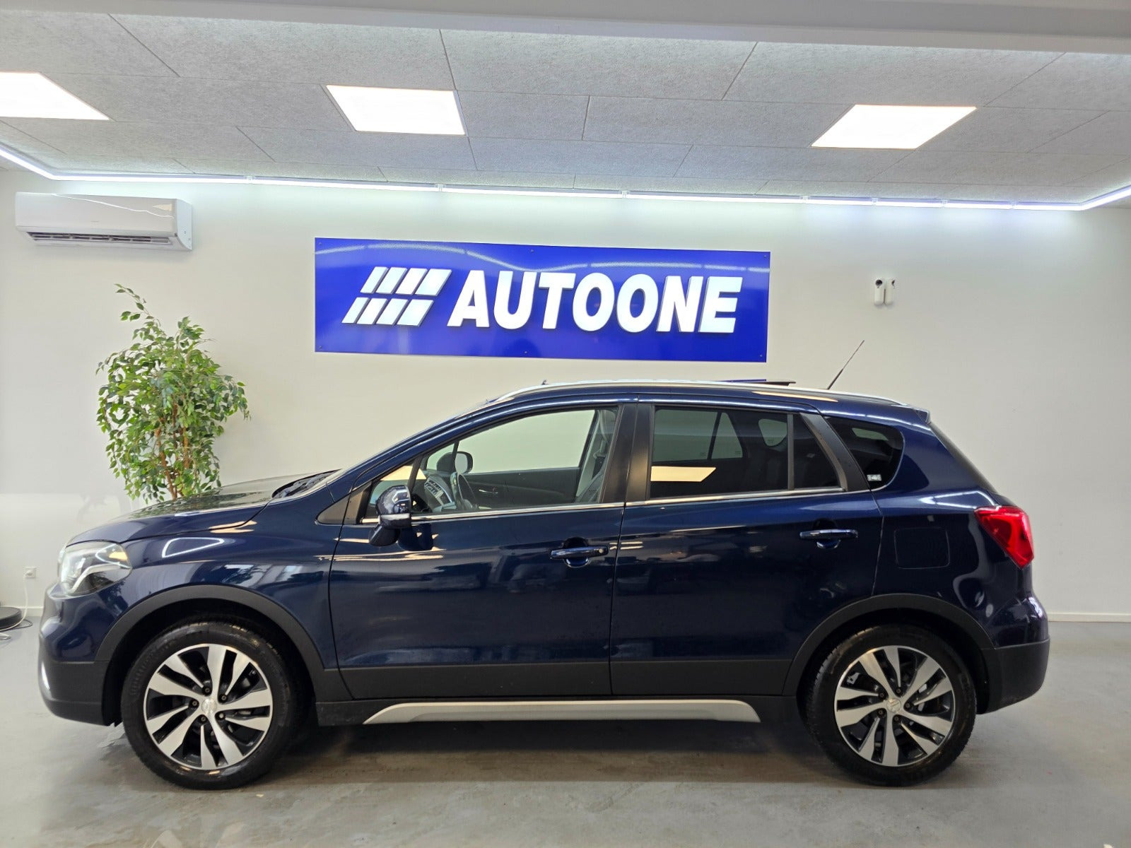 Blå Suzuki S-Cross fra 2020