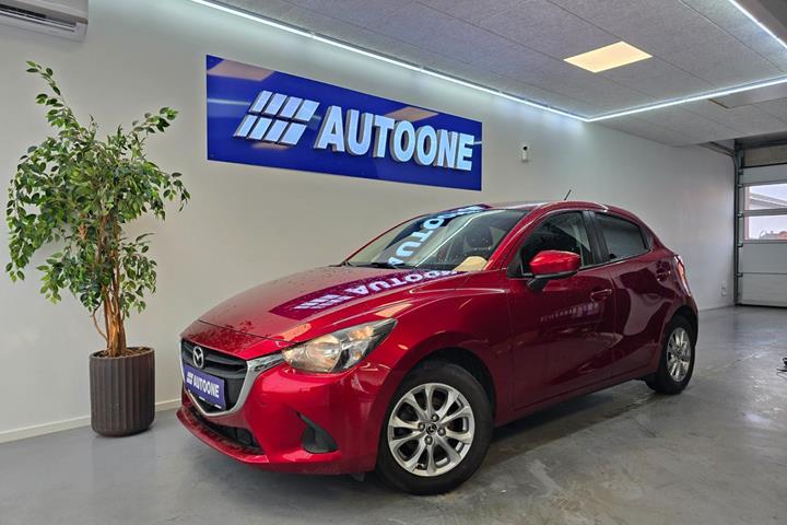 Rød Mazda 2 fra 2018