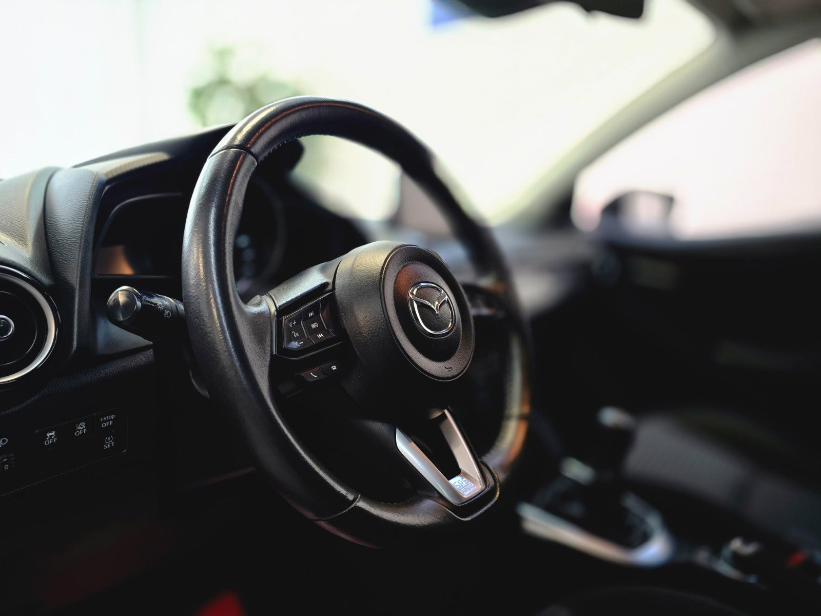 Rød Mazda 2 fra 2018