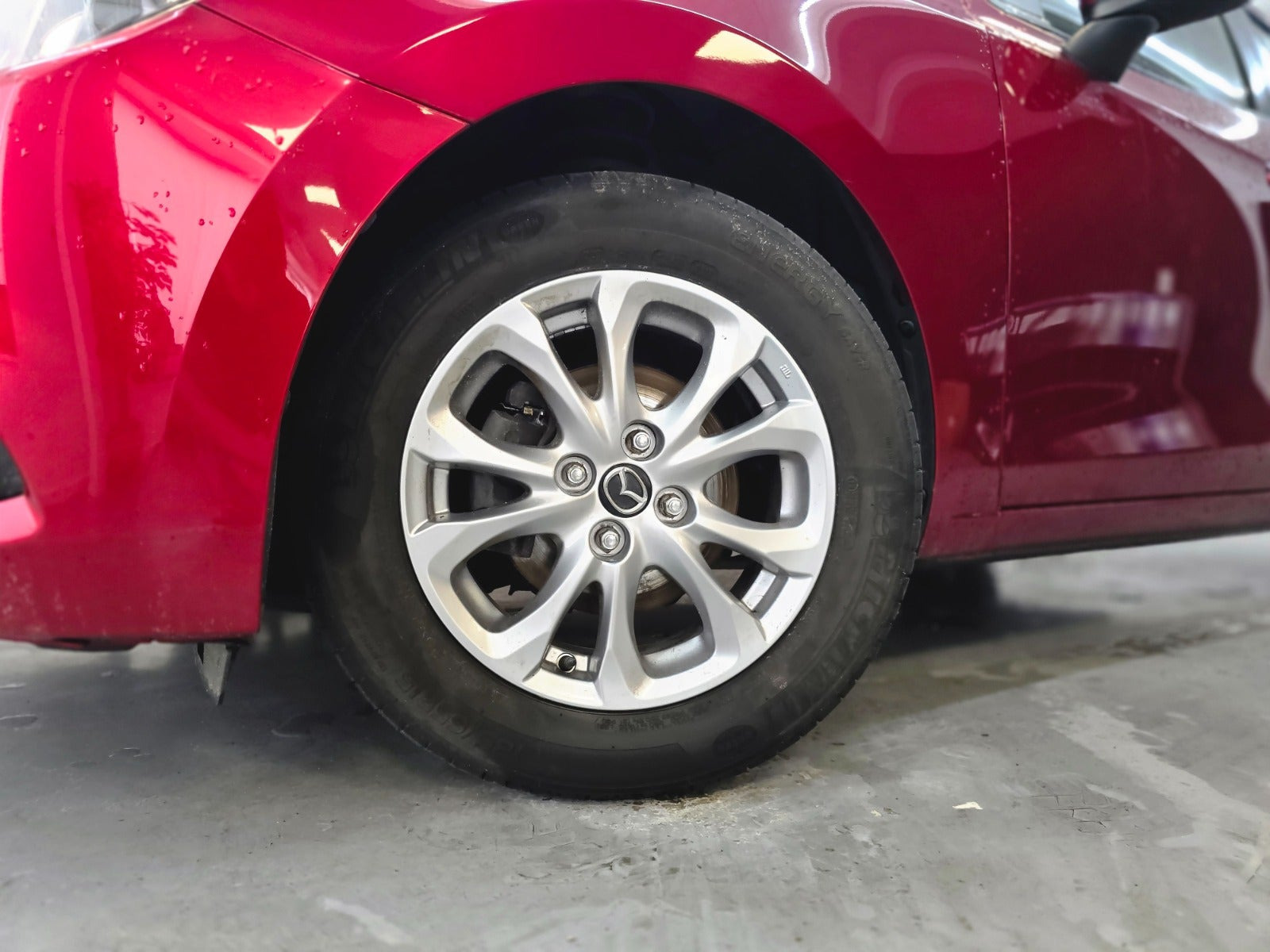 Rød Mazda 2 fra 2018
