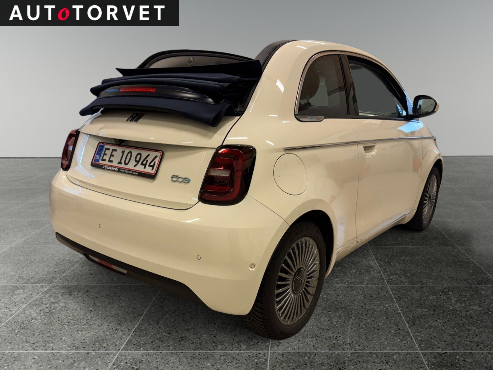 Hvid Fiat 500e fra 2023