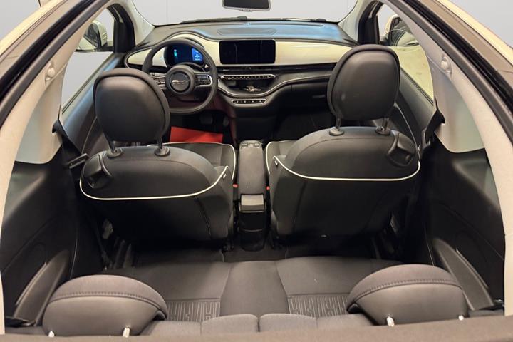 Hvid Fiat 500e fra 2023