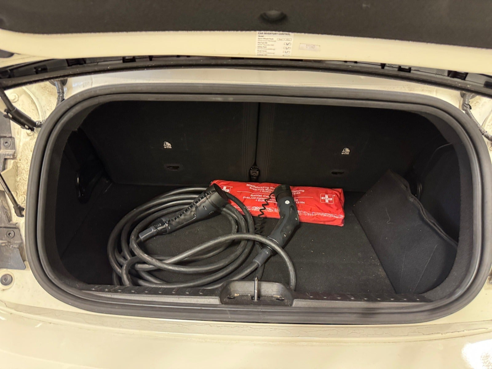 Hvid Fiat 500e fra 2023